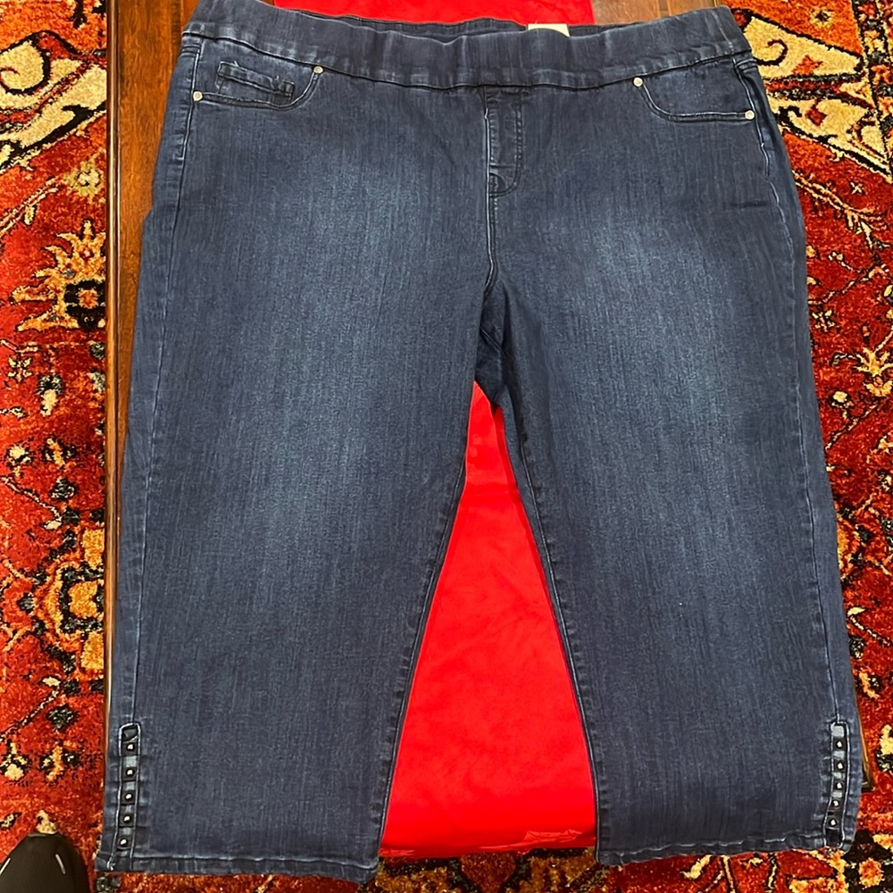 Capri Demin size 22/24 by Avenue